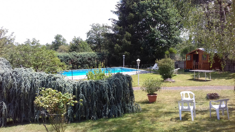 immobilier-auvergne-rhone-alpes-allier-villa-dans-parc-arbore-piscine-vue-panoramique12213451545560656973.jpg